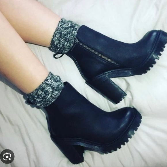 DR. MARTENS Magdalena Heeled Boot - Picture 4 of 6